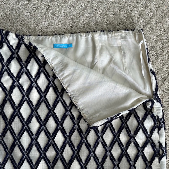 J. McLaughlin Navy Blue/Ivory Geometric Print Skirt Size 14 Office Collegiate - Picture 3 of 9